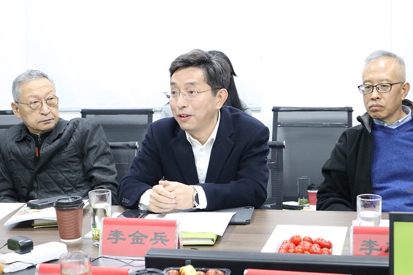 江北新區(qū)生命健康產(chǎn)業(yè)發(fā)展黨工委委員、管辦副主任李金兵